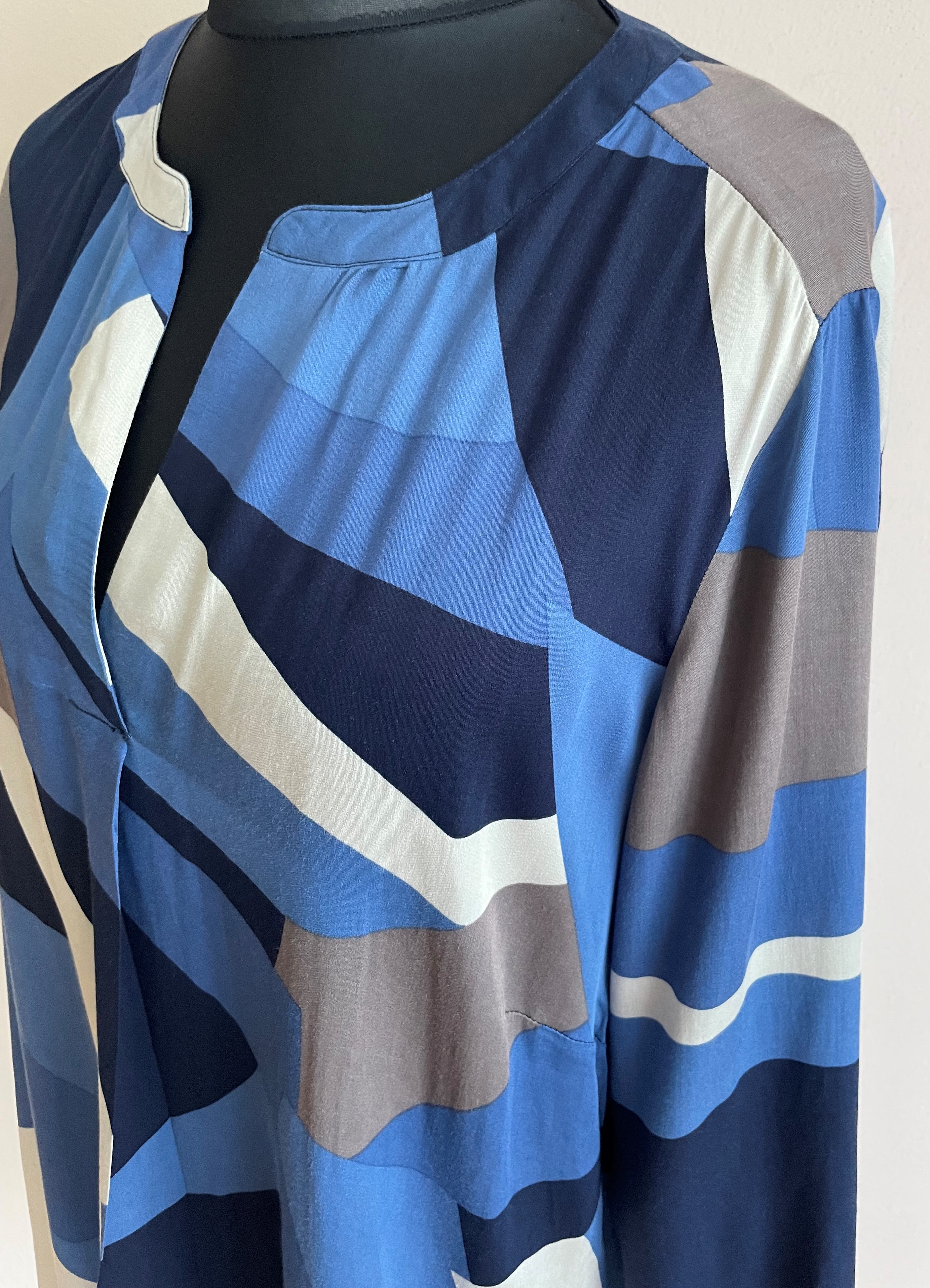 Via appiačerno-modro-hnědá halenka