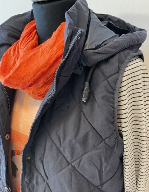 Navigazione prošívaná vesta tmavě modrá