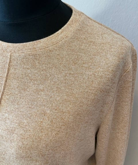 Navigazione tenký svetřík karamel