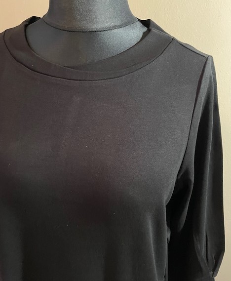 Via appia černé šaty