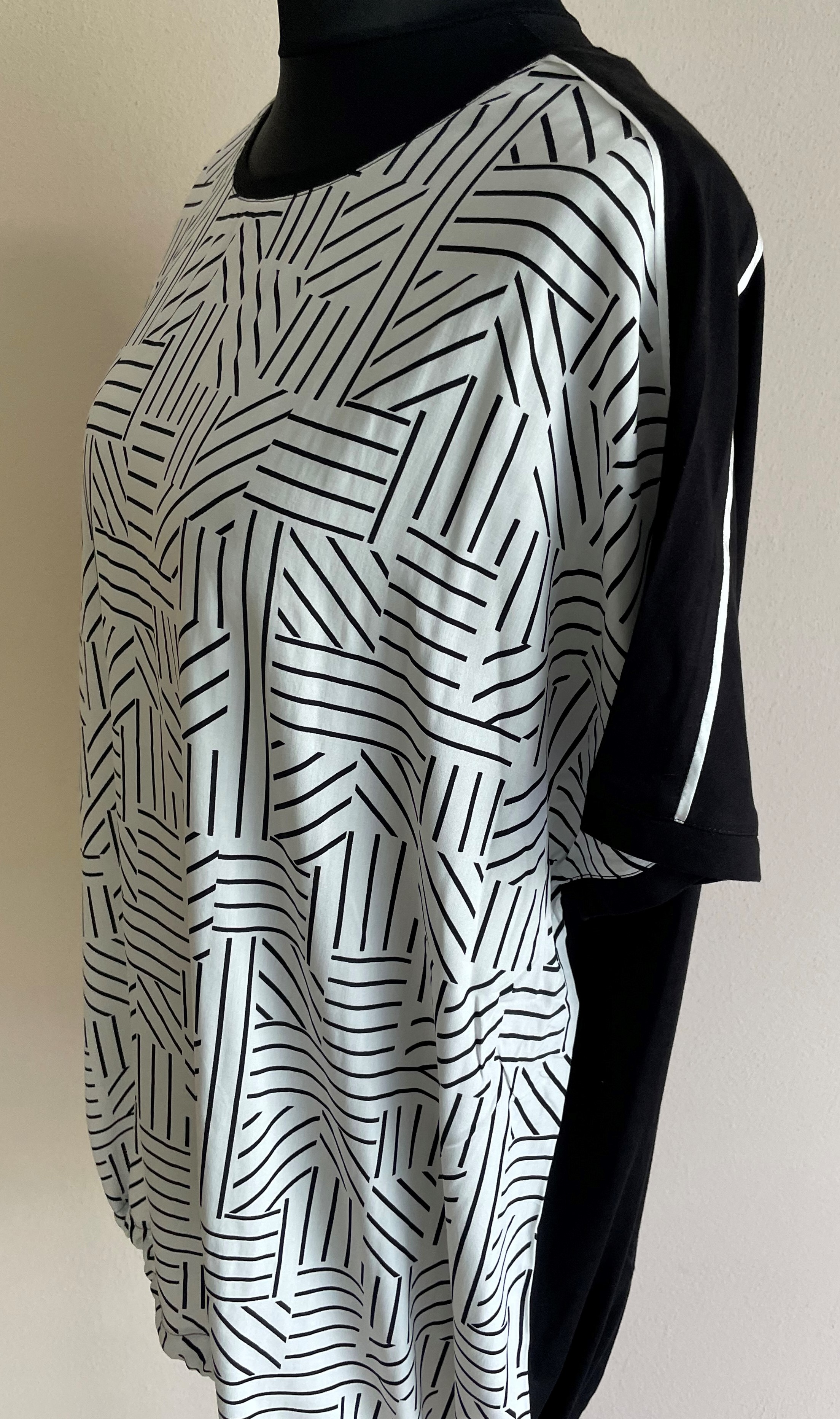 Via appia černo-bílá halenka