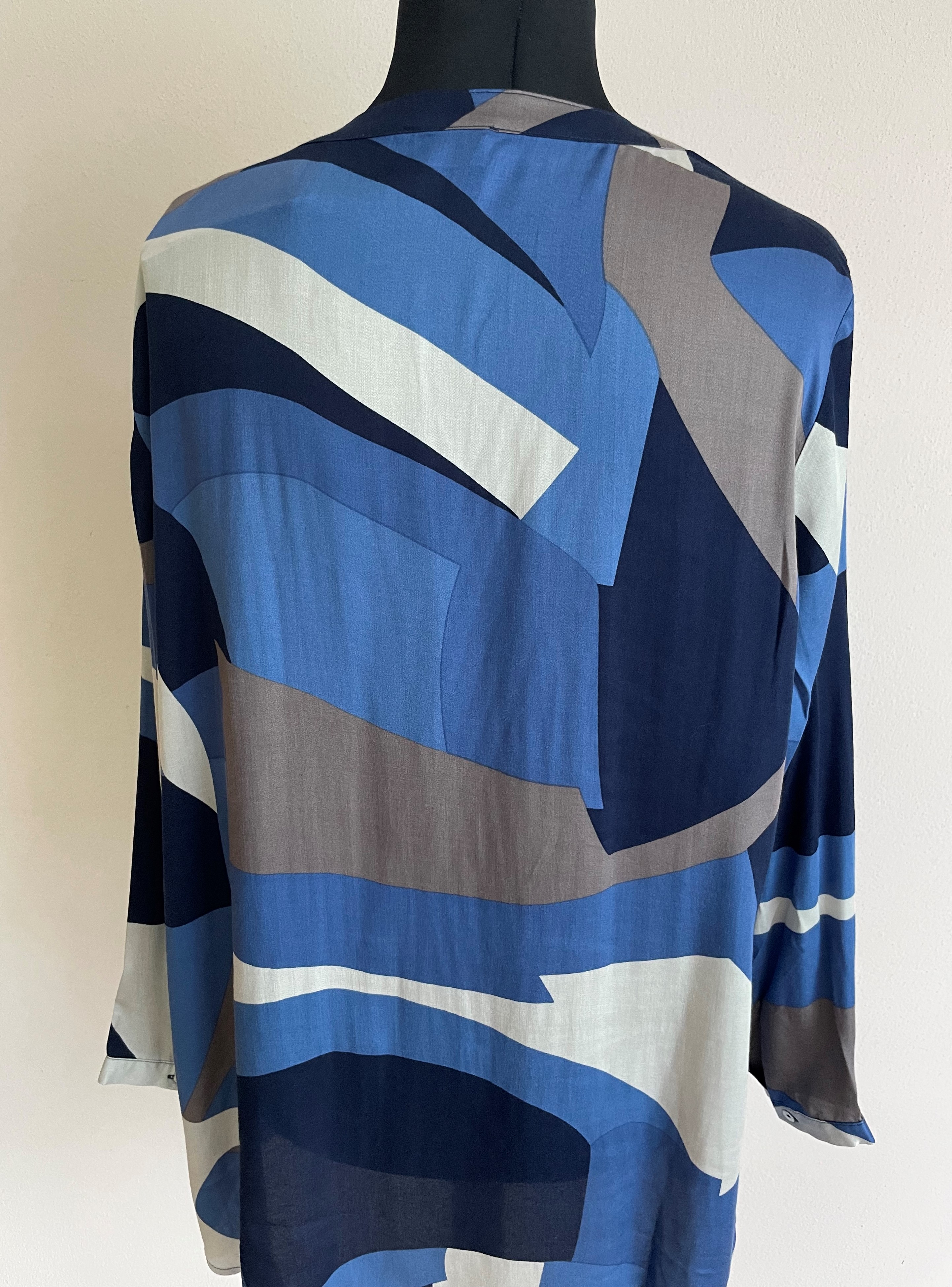 Via appiačerno-modro-hnědá halenka